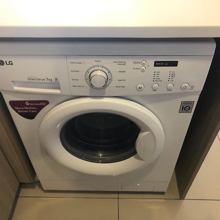 Tropicana 218 Macalister Netflix Unit By Blue Sky Holidays George Town Dış mekan fotoğraf