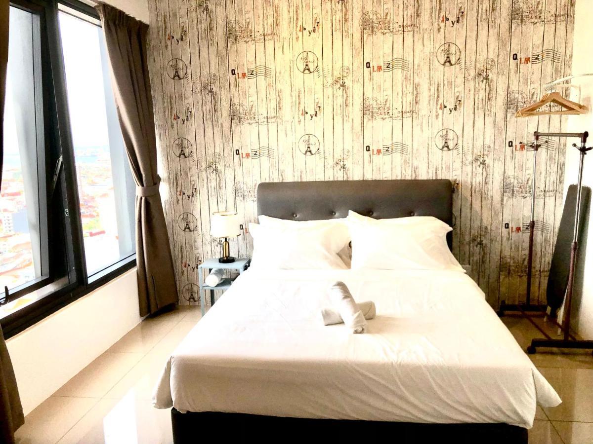 Tropicana 218 Macalister Netflix Unit By Blue Sky Holidays George Town Dış mekan fotoğraf