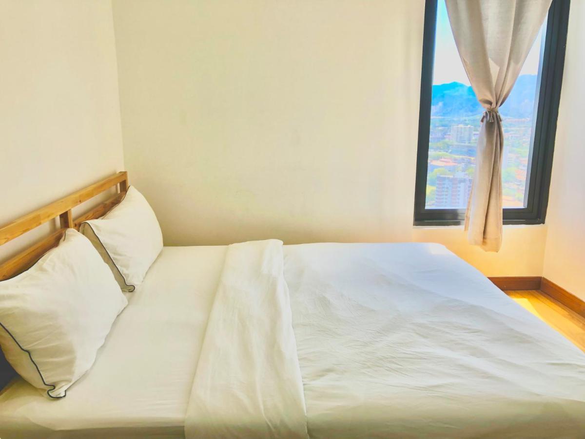Tropicana 218 Macalister Netflix Unit By Blue Sky Holidays George Town Dış mekan fotoğraf