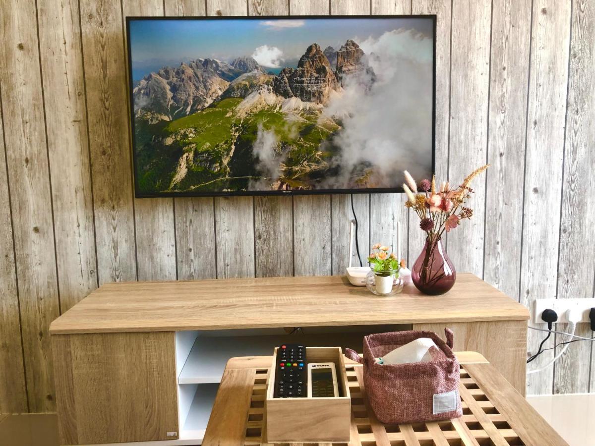 Tropicana 218 Macalister Netflix Unit By Blue Sky Holidays George Town Dış mekan fotoğraf