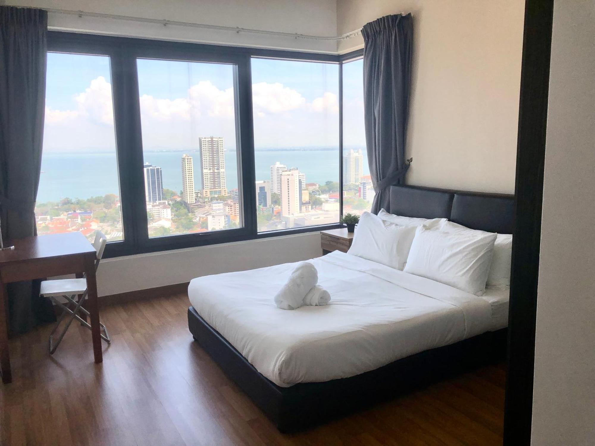 Tropicana 218 Macalister Netflix Unit By Blue Sky Holidays George Town Dış mekan fotoğraf
