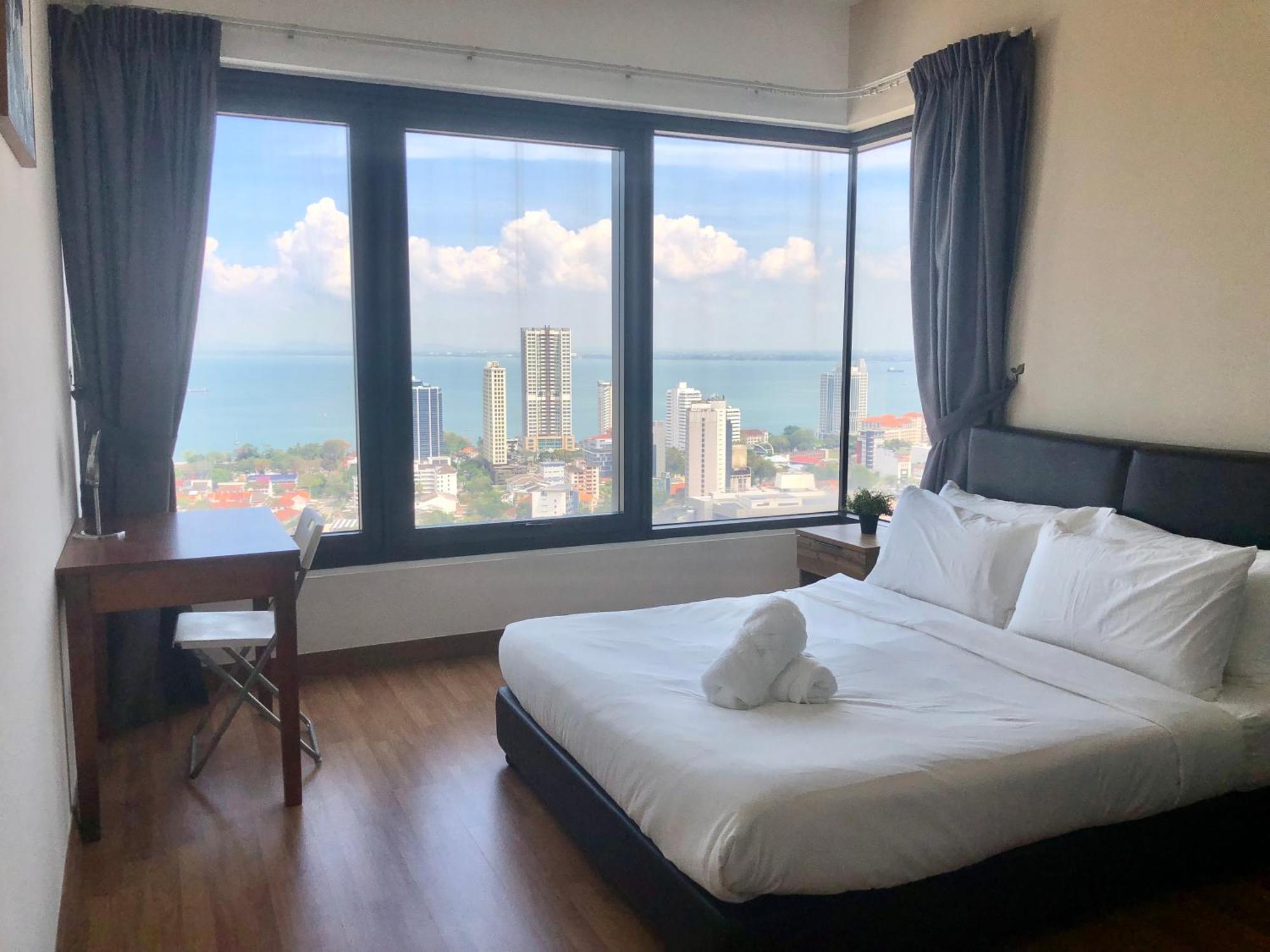 Tropicana 218 Macalister Netflix Unit By Blue Sky Holidays George Town Dış mekan fotoğraf